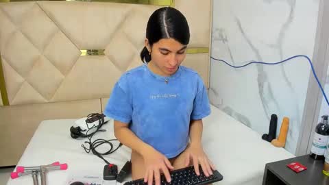 allison_69ts online show from September 2025 02:44:02 AM