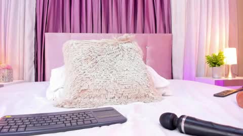 Snapshot of allisonn_bell chatting on December 2024 10:34:01 PM Allison online show from December 2024 10:34:01 PM