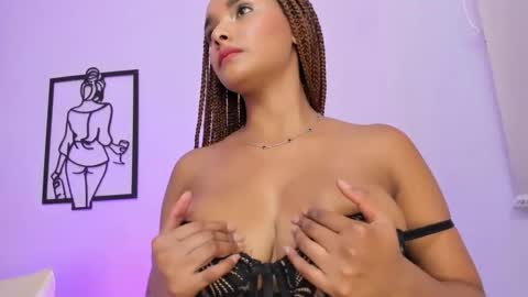 Snapshot of allisonn_bell chatting on September 2025 09:41:02 PM Allison online show from September 2025 09:41:02 PM