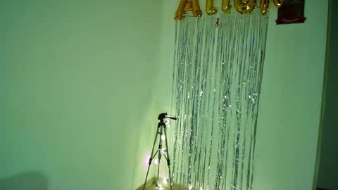 Snapshot of allisson_rose chatting on November 2025 04:32:02 AM Alli online show from November 2025 04:32:02 AM