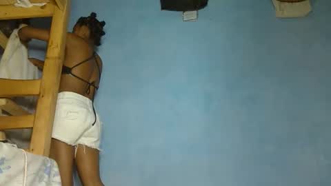 allizida01 online show from November 2025 02:28:01 PM