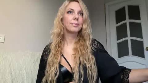 Snapshot of allmaybe chatting on May 2026 04:34:01 PM Nika online show from May 2026 04:34:01 PM