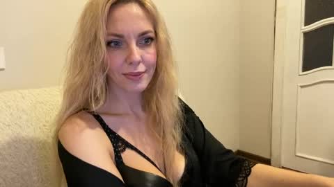 Snapshot of allmaybe chatting on May 2026 04:26:02 PM Nika online show from May 2026 04:26:02 PM