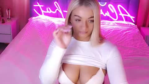 AlwaysHot online show from October 2025 02:31:02 AM