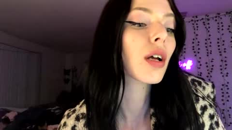 Snapshot of allyoursss1212 chatting on January 2025 09:19:02 AM Ally Girl In Her Ally World online show from January 2025 09:19:02 AM