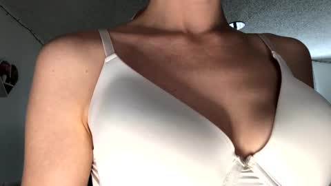 Snapshot of allyoursss1212 chatting on October 2025 07:11:02 PM Ally Girl In Her Ally World online show from October 2025 07:11:02 PM