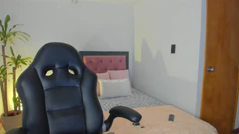 Kelly  online show from September 2025 10:50:01 AM