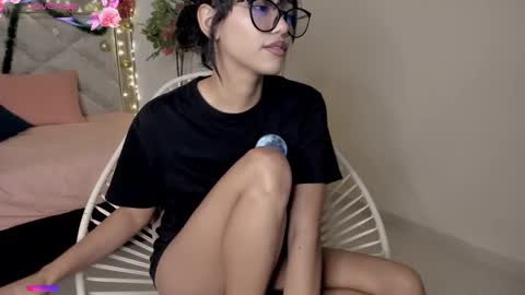 Snapshot of allyson_4 chatting on December 2024 10:36:02 PM Allyson 3 online show from December 2024 10:36:02 PM