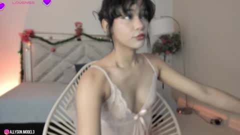Snapshot of allyson_4 chatting on January 2025 07:29:02 PM Allyson 3 online show from January 2025 07:29:02 PM