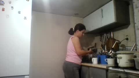 Snapshot of alma_amy chatting on December 2024 10:38:02 PM Alma online show from December 2024 10:38:02 PM