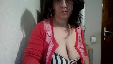 Snapshot of alma_amy chatting on December 2024 10:47:02 PM Alma online show from December 2024 10:47:02 PM