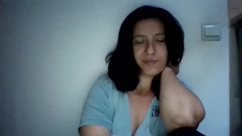 Snapshot of alma_amy chatting on October 2025 09:26:02 PM Alma online show from October 2025 09:26:02 PM