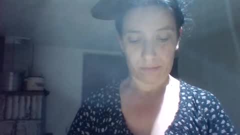 Snapshot of alma_amy chatting on November 2025 10:42:02 PM Alma online show from November 2025 10:42:02 PM