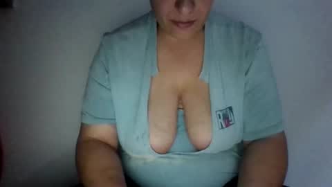 Snapshot of alma_amy chatting on November 2025 08:30:01 PM Alma online show from November 2025 08:30:01 PM