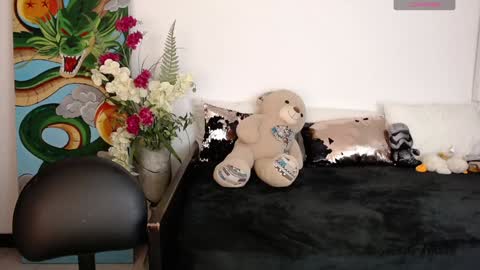 alma_art_ online show from February 2025 07:38:02 PM