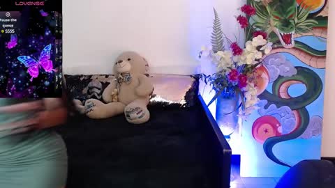 alma_art_ online show from February 2025 03:58:01 AM