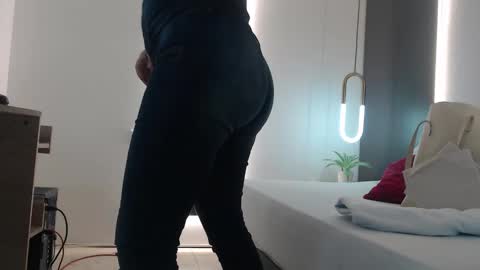 ALMA FENIX  online show from February 2025 12:05:02 PM