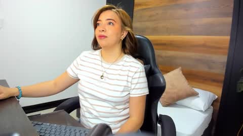 ALMA FENIX  online show from September 2025 06:53:01 PM