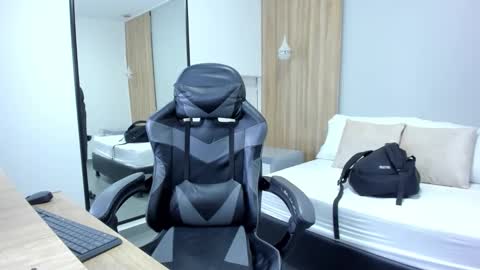 ALMA FENIX  online show from January 2026 12:11:01 PM