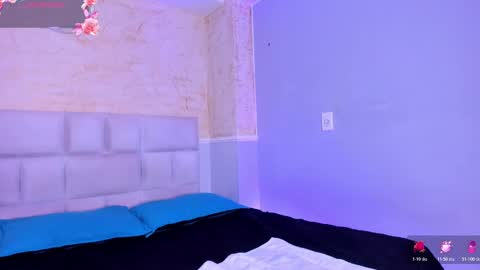 almalopez_ online show from November 2025 01:00:01 PM