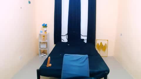 Almira online show from October 2025 12:27:01 AM