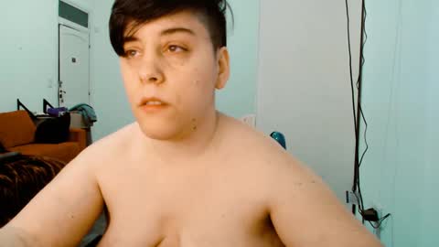 Almond online show from September 2025 10:09:01 PM