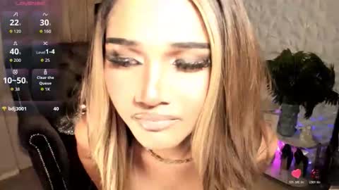 alodialuxts online show from October 2025 07:46:02 PM