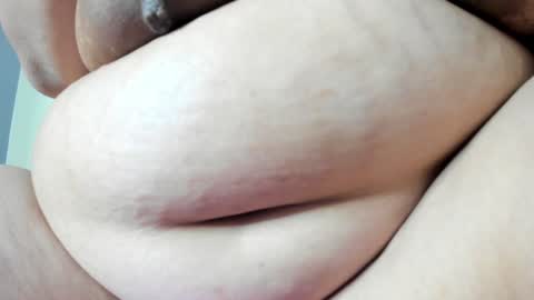 Snapshot of alondra_zaens chatting on January 2025 11:06:01 PM Alondra online show from January 2025 11:06:01 PM