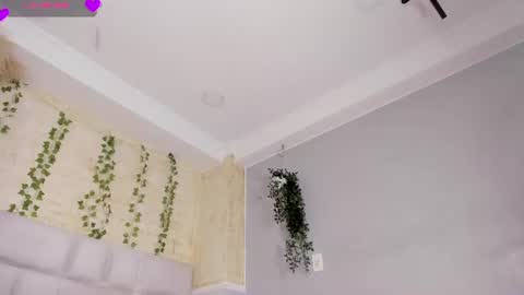 Snapshot of alondrasoomer chatting on June 2026 07:01:02 AM ALONDRA CUTE online show from June 2026 07:01:02 AM
