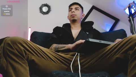 alpha_latino_ online show from May 2026 07:25:02 AM