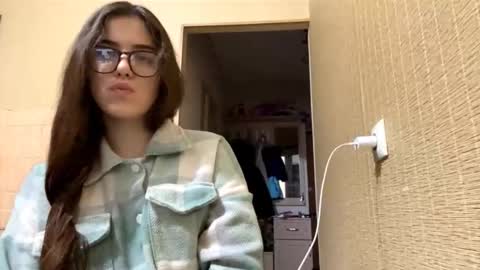 Ksenia online show from November 2025 10:18:02 AM