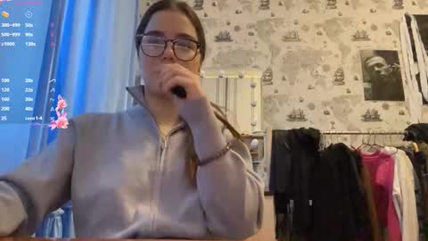 Ksenia online show from December 2025 10:20:02 AM