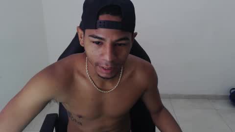 alphas_latins online show from April 2026 05:28:01 PM