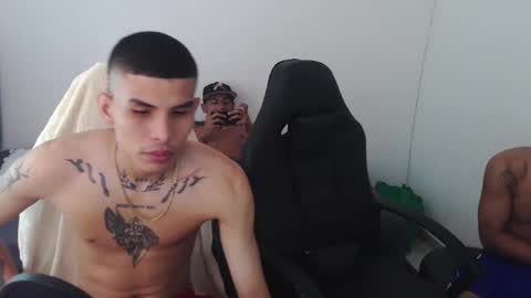 alphas_latins online show from April 2026 07:49:02 PM