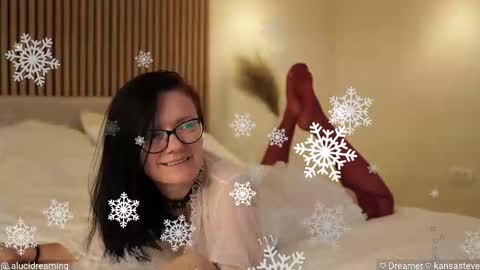 Snapshot of alucidreaming chatting on November 2025 03:45:01 PM Lucid Dreaming online show from November 2025 03:45:01 PM