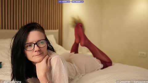 Snapshot of alucidreaming chatting on November 2025 08:19:02 PM Lucid Dreaming online show from November 2025 08:19:02 PM