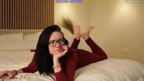 Snapshot of alucidreaming chatting on December 2025 06:57:02 PM Lucid Dreaming online show from December 2025 06:57:02 PM