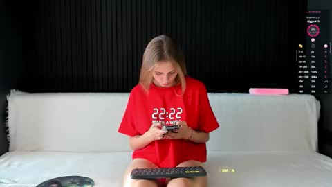 Alena online show from September 2025 12:40:01 PM