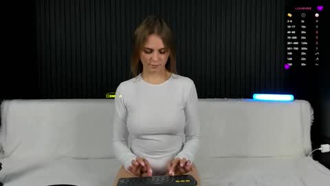 Alena online show from November 2025 12:27:02 PM