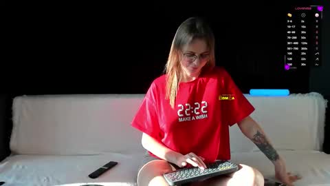 Alena online show from November 2025 12:27:02 PM