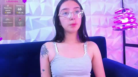 Snapshot of alys_molly chatting on December 2024 11:06:02 AM sopie online show from December 2024 11:06:02 AM