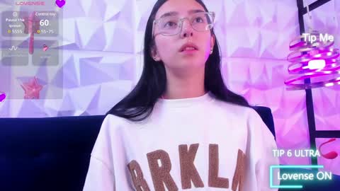 Snapshot of alys_molly chatting on December 2024 11:09:01 AM sopie online show from December 2024 11:09:01 AM