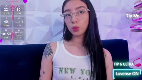 Snapshot of alys_molly chatting on January 2025 02:14:02 PM sopie online show from January 2025 02:14:02 PM