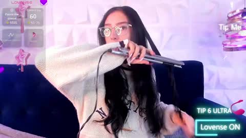 Snapshot of alys_molly chatting on January 2025 11:03:02 AM sopie online show from January 2025 11:03:02 AM