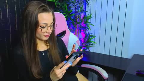 Alyse online show from September 2025 09:47:02 PM