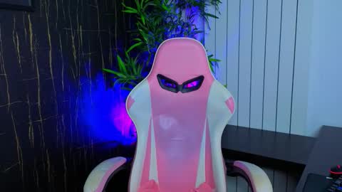 Alyse online show from October 2025 07:00:01 PM