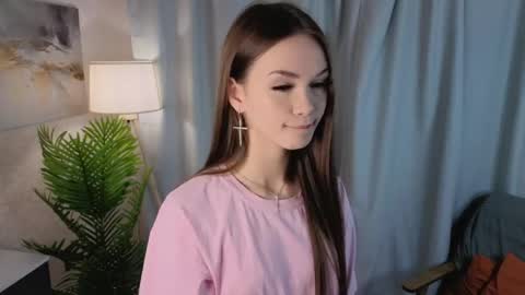 Snapshot of alyshaplescia chatting on April 2026 04:15:01 PM Mona online show from April 2026 04:15:01 PM