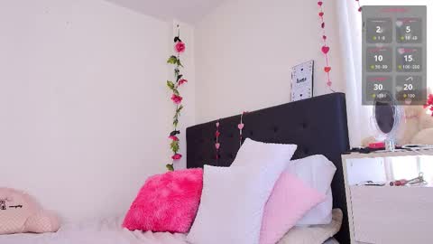 Isabella online show from September 2025 07:03:02 PM