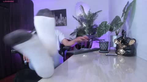 anny online show from March 2025 02:19:02 AM