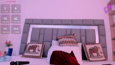 Amaia  online show from September 2025 07:14:02 PM